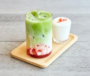 Strawberry Matcha Latte草莓抹茶拿铁