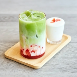 Strawberry Matcha Latte草莓抹茶拿铁