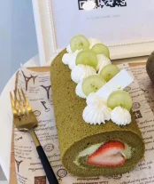 Matcha Strawberry Roll